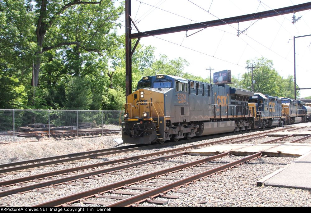 CSX 3324 leads M410